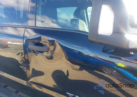 2017 Nissan Titan Xd Pro-4X Gas z USA, uszkodzony, nr VIN 1N6AA1F42HN552810